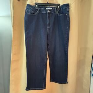 Chico’s Platinum Grayson M Crop Jeans in Size 2.